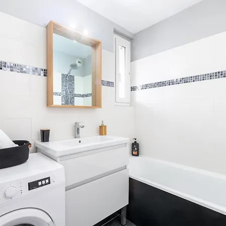 Grand T2 A 8mn De Lille Et Stadium Terrasse Et Parking Prive