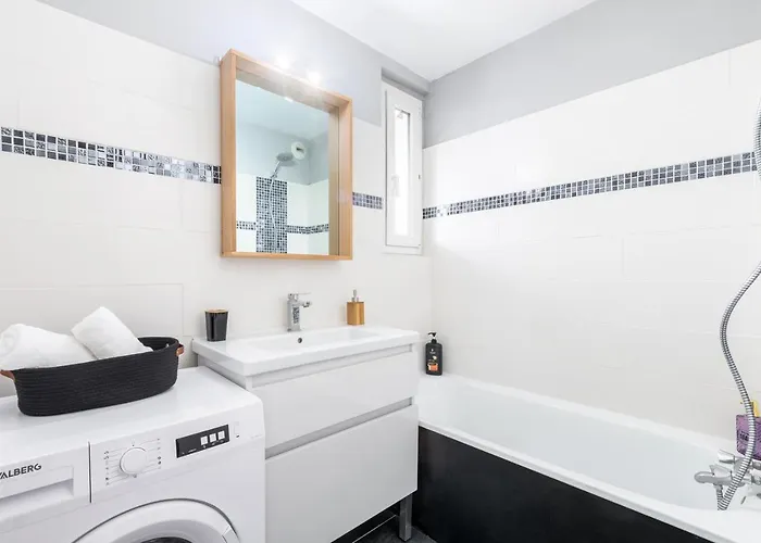 Grand T2 à 8mn De Lille Et Stadium Terrasse Et Parking Privé