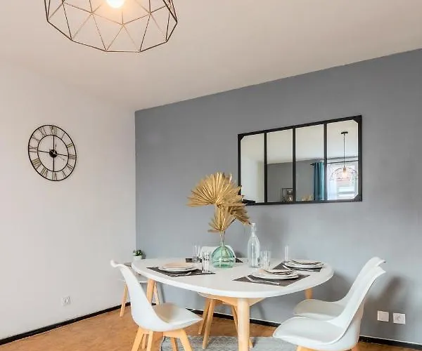 Appartement Grand T2 à 8mn De Lille Et Stadium Terrasse Et Parking Privé