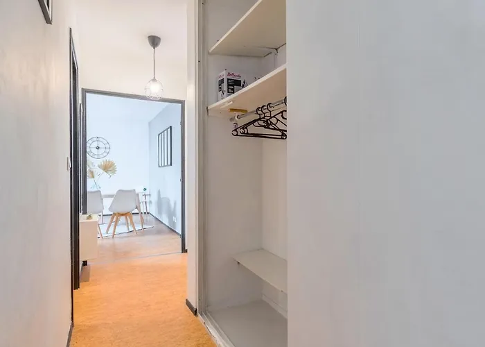 Grand T2 à 8mn De Lille Et Stadium Terrasse Et Parking Privé