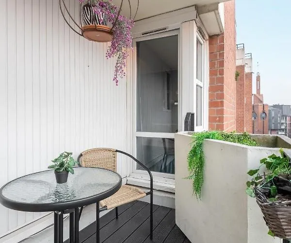 Appartement Grand T2 à 8mn De Lille Et Stadium Terrasse Et Parking Privé